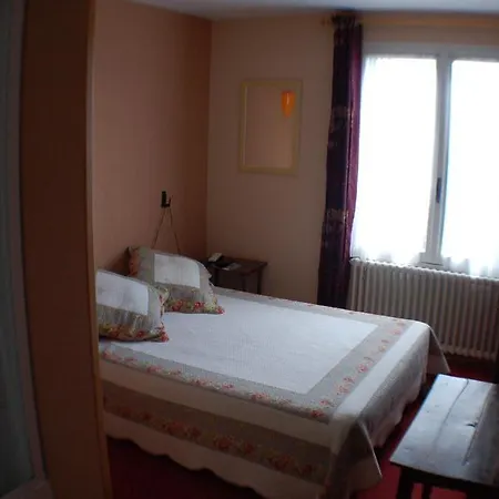 Au Jardin St Michel Hotel