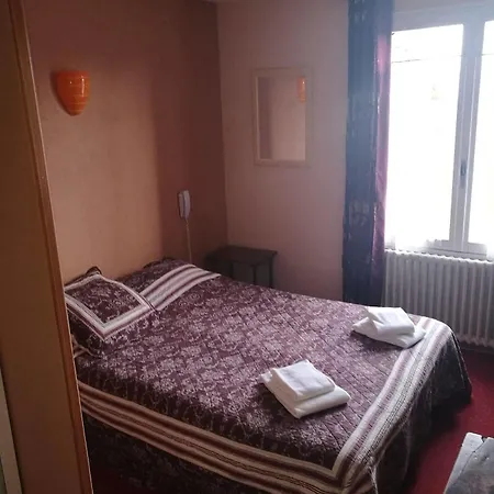 Au Jardin St Michel 2*